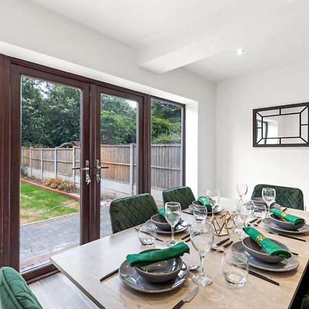 Walsall - 4 Bedroom House, Wi-Fi, Garden , Sleeps 8 - Jrr Stays Bescot 外观 照片