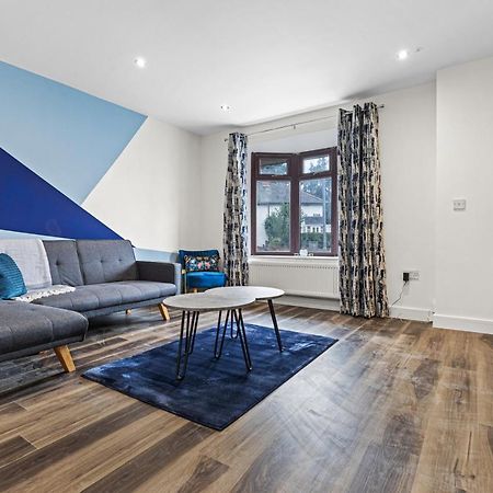 Walsall - 4 Bedroom House, Wi-Fi, Garden , Sleeps 8 - Jrr Stays Bescot 外观 照片