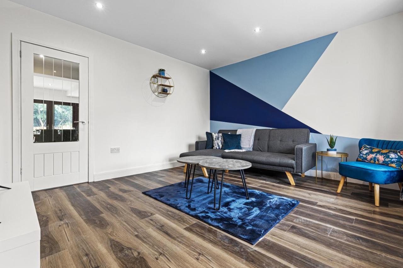 Walsall - 4 Bedroom House, Wi-Fi, Garden , Sleeps 8 - Jrr Stays Bescot 外观 照片