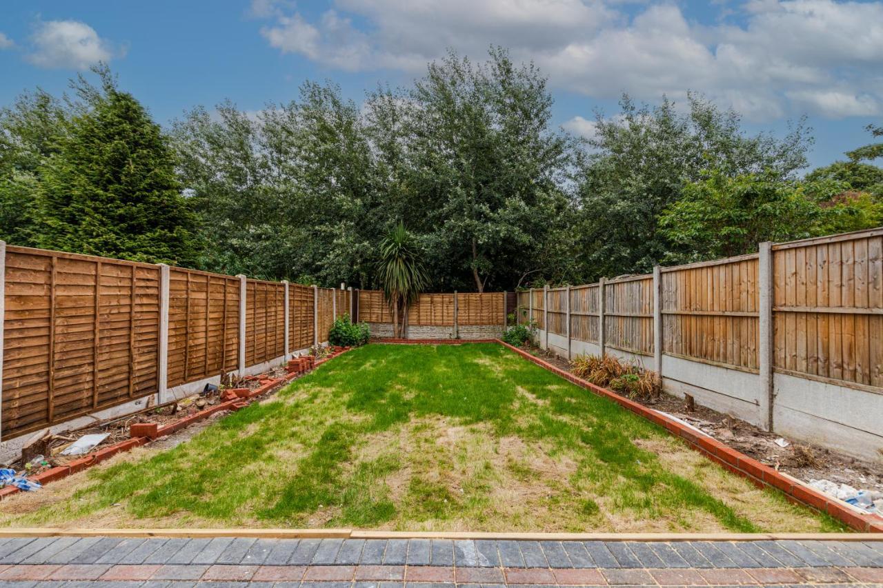 Walsall - 4 Bedroom House, Wi-Fi, Garden , Sleeps 8 - Jrr Stays Bescot 外观 照片
