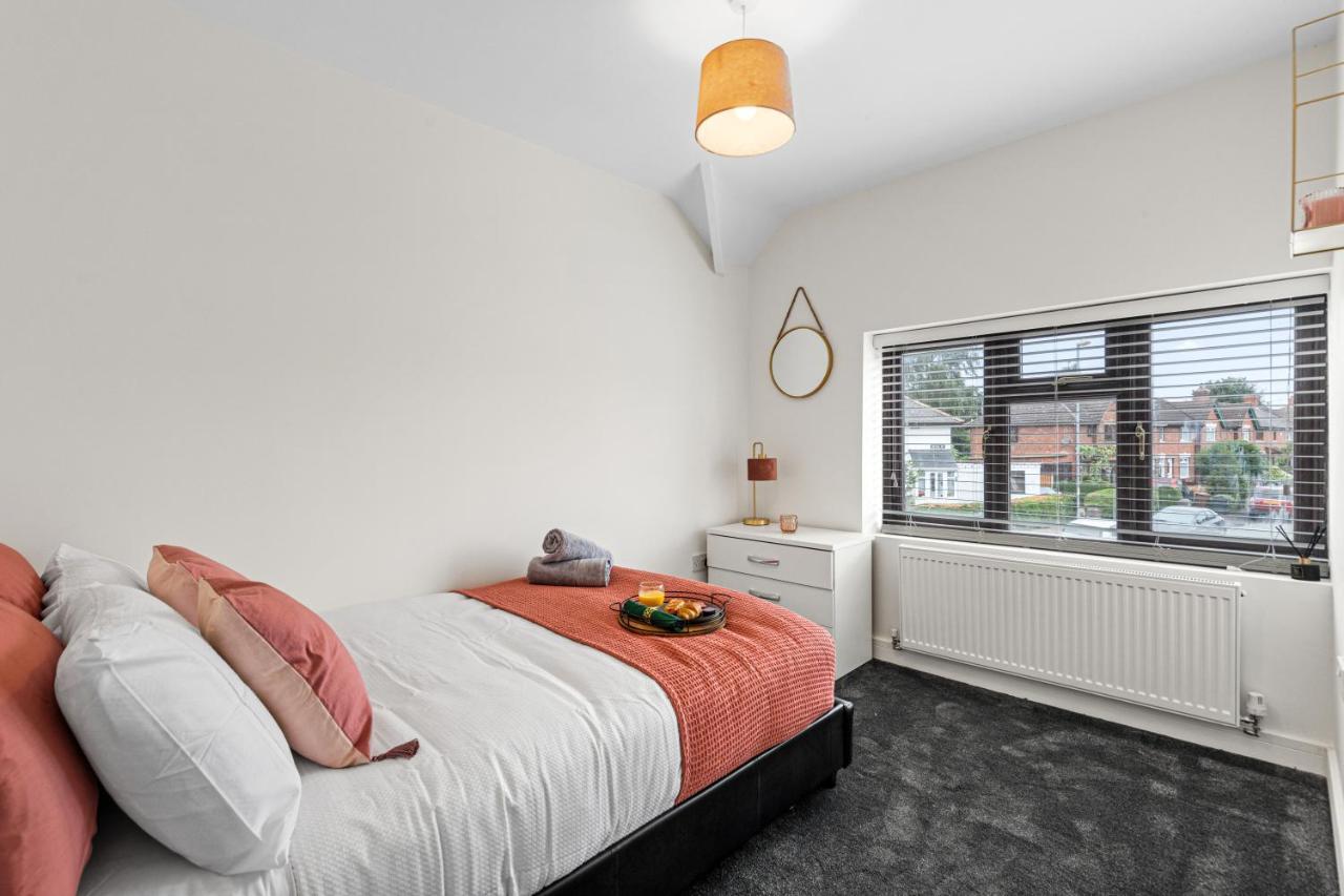 Walsall - 4 Bedroom House, Wi-Fi, Garden , Sleeps 8 - Jrr Stays Bescot 外观 照片