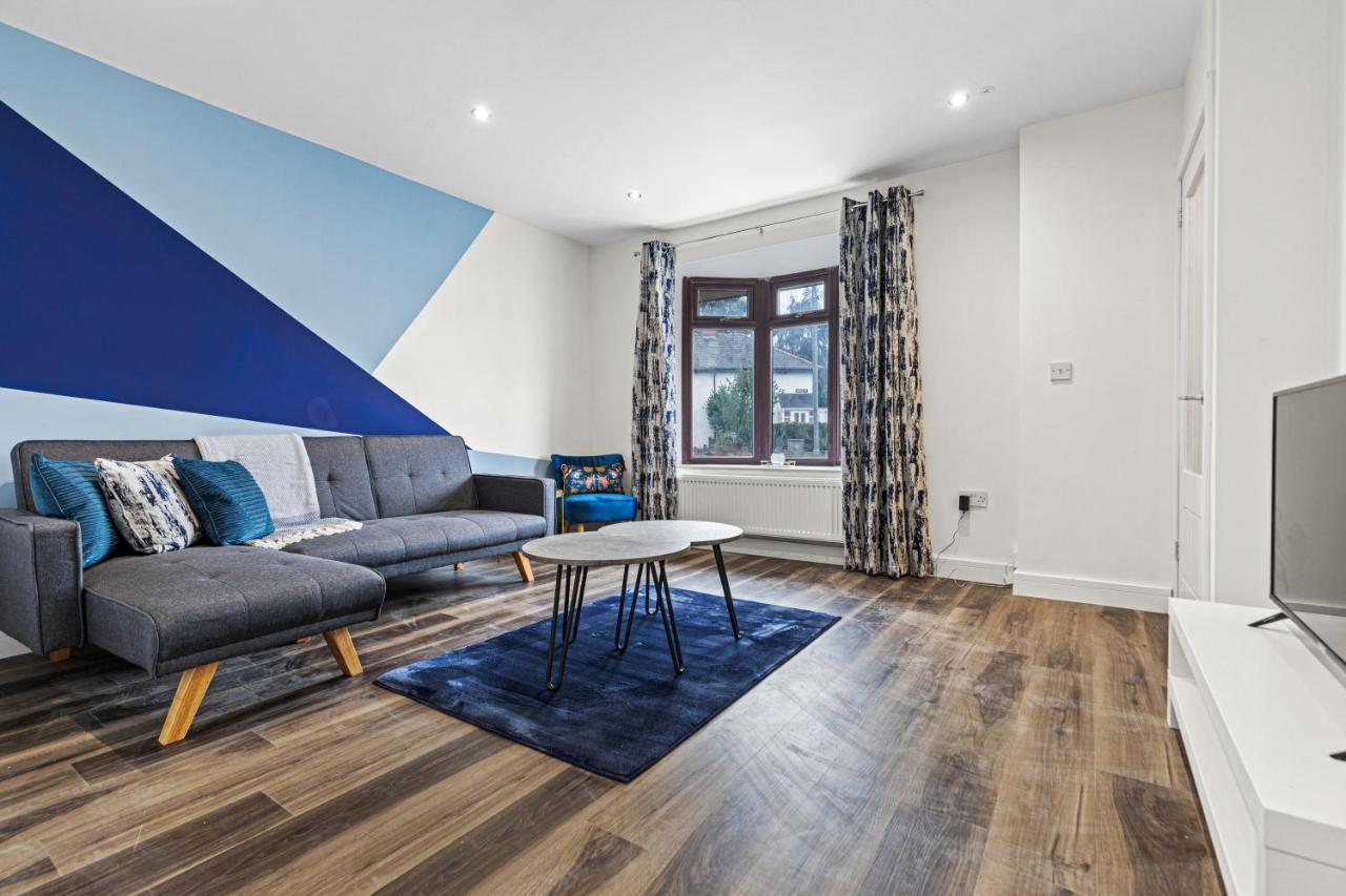Walsall - 4 Bedroom House, Wi-Fi, Garden , Sleeps 8 - Jrr Stays Bescot 外观 照片